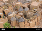 https://image.noelshack.com/fichiers/2021/48/5/1638551833-vue-aerienne-d-une-partie-de-la-dogon-village-de-yendouma-bandiagara-mali-c06x10.jpg