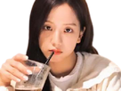 https://image.noelshack.com/fichiers/2021/50/2/1639478680-jisoo-drink.png
