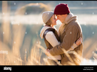 https://www.noelshack.com/2022-02-5-1642190288-jeune-couple-aimant-en-automne-matin-par-la-riviere-e6kk3r.jpg