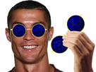 https://image.noelshack.com/fichiers/2022/03/1/1642408530-1641142315-ronaldo-lunettespng.png