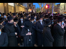 https://image.noelshack.com/fichiers/2022/03/4/1642668161-28-avril-2-500-personnes-rassemblees-quartier-williamsburgles-funerailles-rabbin-chaim-mertz-decede-coronavirus-0.jpeg