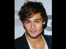 https://image.noelshack.com/fichiers/2022/09/4/1646345664-douglas-booth-prince-charmant.jpg