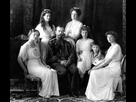 https://image.noelshack.com/fichiers/2022/10/7/1647127846-russian-imperial-family-1913.jpg