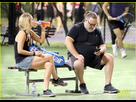 https://image.noelshack.com/fichiers/2022/11/2/1647338616-russell-crowe-britney-theriot-tennis-match-04.jpg