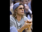 https://image.noelshack.com/fichiers/2022/11/3/1647457603-brad-pitt-portrait-visage-casquette-lunettes-cheveux-longs-1526257907.jpg