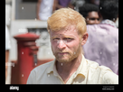 https://image.noelshack.com/fichiers/2022/11/7/1647798576-l-homme-hindou-indien-albinos-blanc-blonde-parade-matale-sri-lanka-m3npg9.jpg