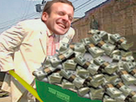 https://image.noelshack.com/fichiers/2022/13/2/1648582813-macron-rends-largent.png