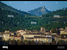 https://image.noelshack.com/fichiers/2022/13/5/1648792523-france-vaucluse-84-provence-comtat-venaissin-village-du-barroux-dans-les-dentelles-de-montmirail-2gd4679.jpg