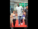 https://image.noelshack.com/fichiers/2022/14/6/1649520280-ex-superstar-de-la-nba-shaquille-oneal-et-sa-petite-amie-nicole-hoopz-alexander-assister-a-un-evenement-promotionnel-par-marque-li-ning-sportswear-chinois-au-cours-de-h-w99d80.jpg