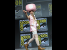 https://image.noelshack.com/fichiers/2022/15/3/1649843808-ezra-miller-toadette-comic-con-2018.jpg