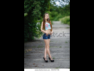 https://image.noelshack.com/fichiers/2022/16/6/1650744062-beautiful-young-girl-sexy-short-600w-440787748.jpg