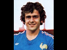 https://image.noelshack.com/fichiers/2022/22/7/1654431036-250px-michel-platini-en-1978-argentina-78-panini-figurina-n-90.jpg