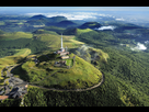 https://image.noelshack.com/fichiers/2022/22/7/1654436365-sommet-du-puy-de-dome-j.jpg