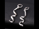https://image.noelshack.com/fichiers/2022/22/7/1654439360-u7-boucles-d-oreilles-motif-serpent-plaque-platine.jpg