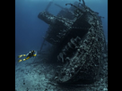 https://image.noelshack.com/fichiers/2022/25/2/1655770055-scuba-diver-observing-a-large-shipwreck-completely-royalty-free-image-1593718937.jpg