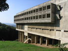 https://image.noelshack.com/fichiers/2022/31/2/1659395705-1280px-la-tourette-arq-le-corbusier.jpg