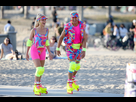 https://image.noelshack.com/fichiers/2022/31/3/1659549285-ryan-gosling-et-margot-robbie-rollers-et-looks-fluo-sur-le-tournage-de-barbie.jpg