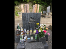 https://image.noelshack.com/fichiers/2022/32/4/1660240081-3024px-grave-of-yasujiro-ozu-2268x3024.jpg