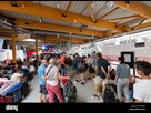 https://image.noelshack.com/fichiers/2022/32/6/1660349118-passagers-a-l-interieur-du-terminal-billi-l-aeroport-de-bordeaux-bordeaux-france-europe-pe9nr7.jpg