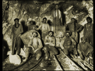 https://image.noelshack.com/fichiers/2022/32/7/1660493325-1200px-black-chinese-white-laborers-in-a-gold-mine-in-south-africa-c1890-1923-frank-frances-carpenter-restored-4079402424.jpg