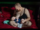 https://image.noelshack.com/fichiers/2022/33/4/1660850126-evan-hempel-transgender-pregnancy-elinor-carucci-3.jpg