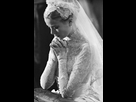 https://image.noelshack.com/fichiers/2022/34/5/1661539057-grace-kelly-wedding-dress-lace-bodice.jpg