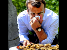 https://image.noelshack.com/fichiers/2022/34/7/1661641769-macron-eating-bugs-qjhoccu4jeoy.png