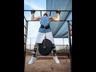 https://image.noelshack.com/fichiers/2022/35/1/1661762722-homme-muscle-fait-exercices-tractions-poids-barre-horizontale-266732-18352.jpg