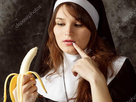 https://image.noelshack.com/fichiers/2022/35/7/1662245564-nun-ask-your-banana.jpg