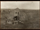 https://image.noelshack.com/fichiers/2022/36/3/1662514256-gbaya-women-preparing-cassava-circa-1905.jpg