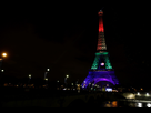 https://image.noelshack.com/fichiers/2022/37/5/1663353731-la-tour-eiffel-aux-couleurs-de-l-arc-en-ciel-gay.jpeg