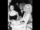 https://image.noelshack.com/fichiers/2022/37/6/1663442854-sophia-loren-jayne-mansfield-cleavage-edit.jpg