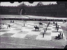 https://image.noelshack.com/fichiers/2022/37/7/1663454046-human-chess-in-st-petersburg-in-1924.jpg