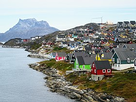 https://image.noelshack.com/fichiers/2022/44/1/1667211702-very-colorful-houses-along-coast-nuuk-greenland.jpg