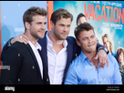 https://www.noelshack.com/2022-44-6-1667681551-liam-hemsworth-chris-hemsworth-et-luke-hemsworth-lors-de-la-premiere-de-warner-bros-pictures-vacances-qui-s-est-tenue-au-regency-village-theatre-de-westwood-ca-le-27-juillet-2015-photo-par-joe-martinez-picturelux-pn4dx4.jpg