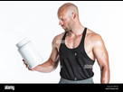 https://image.noelshack.com/fichiers/2022/46/3/1668605913-bodybuilder-fort-tenant-un-pot-en-plastique-avec-une-proteine-de-lactoserum-sec-isole-sur-fond-blanc-en-studio-concept-de-nutrition-sportive-wb15jk.jpg