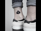 https://image.noelshack.com/fichiers/2022/51/2/1671553044-small-queen-of-spades-minimalist-temporary-tattoo-design-idea-ankle-1000x.jpg