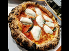 https://image.noelshack.com/fichiers/2023/02/7/1673760424-pizza-napoletana.jpg