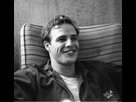 https://image.noelshack.com/fichiers/2023/04/6/1674928242-marlon-brando.png