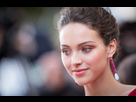 https://image.noelshack.com/minis/2023/06/7/1676218310-jenaye-noah-elle-defile-devant-son-frere-joakim-noah-pour-chanel.png