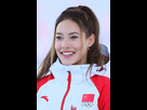 https://image.noelshack.com/fichiers/2023/06/7/1676230560-399px-2020-01-18-eileen-gu-at-the-2020-winter-youth-olympics-women-s-freeski-slopestyle-mascot-ceremony-martin-rulsch-18-cropped.jpg