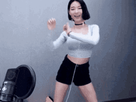 https://image.noelshack.com/fichiers/2023/08/2/1676991002-petite-danse.gif