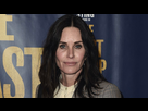 https://image.noelshack.com/fichiers/2023/11/1/1678728618-photos-courteney-cox-pose-lors-d-un-etonnant-avant-apres-avec-ses-soeurs-et-attendrit-les-internautes.jpg