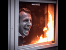 https://image.noelshack.com/fichiers/2023/11/4/1678998306-dyers-emmanuel-macron-laughing-at-a-street-on-fire-in-paris-fro-e5f20c27-5bfb-4561-b0c6-a342f21296d7-min.jpg