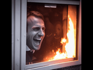 https://image.noelshack.com/fichiers/2023/11/7/1679237472-1678998306-dyers-emmanuel-macron-laughing-at-a-street-on-fire-in-paris-fro-e5f20c27-5bfb-4561-b0c6-a342f21296d7-min.jpg