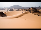 https://image.noelshack.com/fichiers/2023/15/3/1681312280-libya-4985-tadrart-acacus-luca-galuzzi-2007.jpg