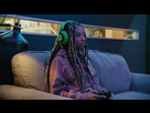 https://image.noelshack.com/fichiers/2023/19/1/1683559910-razer-headset-used-by-imani-hakim-as-dana-in-mythic-quest-ravens-banquet-season-1-episode-2-the-casino-1.jpg
