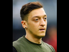 https://image.noelshack.com/fichiers/2023/20/1/1684107658-mesut-ozil-at-baku-before-2019-uefa-europe-league-final.jpg
