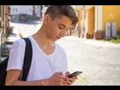 https://image.noelshack.com/fichiers/2023/22/6/1685807775-56628337-portrait-dehors-de-garcon-de-l-adolescence-adolescent-textos-dans-le-telephone.jpg