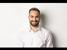https://image.noelshack.com/minis/2023/24/3/1686731936-close-up-confident-male-employee-white-collar-shirt-smiling-camera-standing-self-assured-against-studio-background-1258-26761.png